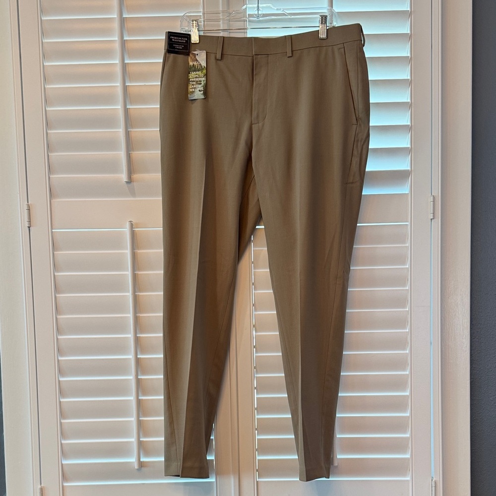 Haggar Men's Khaki Chinos 34x30